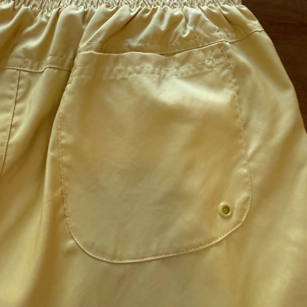 Nike Men’s Yellow Swim Trunks Board Shorts Standard Fit Mid Thigh NEW NWT Small - Picture 9 of 15